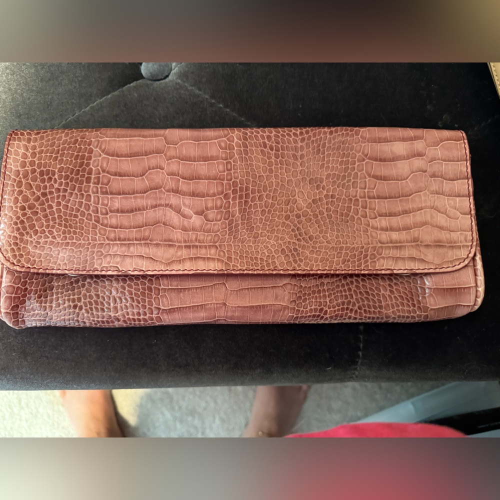 Elegant Crocodile-Embossed Clutch